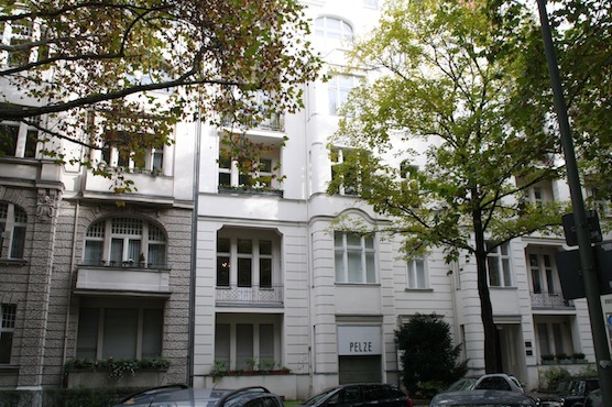 在柏林南部的Steglitz区出售一套好的三居室公寓